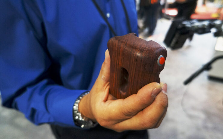 Movcam Wooden Handgrip with rec trigger - for Blackmagic Cinema Camera