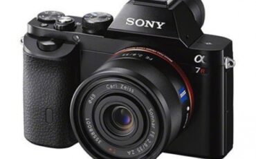 Sony introduces the Alpha A7 & A7r - uncompressed output & full-frame mirrorless joy