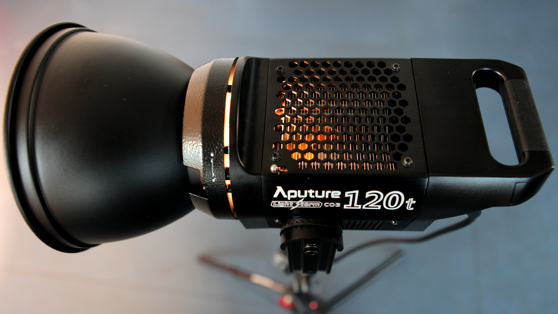 アプチャー（Aputure） LightStorm LS C120t LEDライト レビュー — 本格的に使える高品質LEDライト