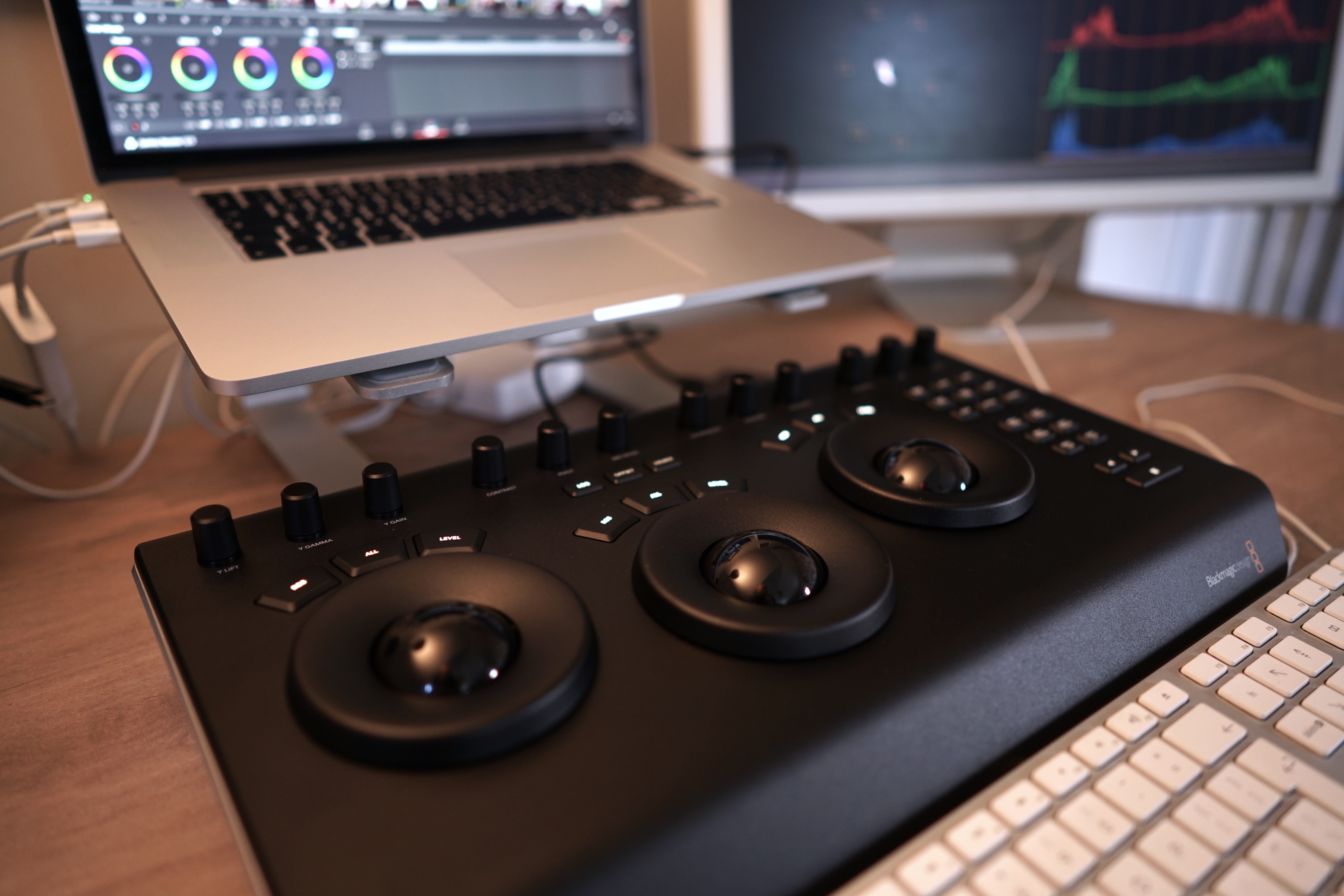 DaVinci Resolve Micro Panel - Hands-On Review | CineD