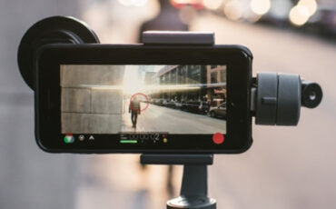 Moment Introduces an Anamorphic Lens For Premium Smartphones