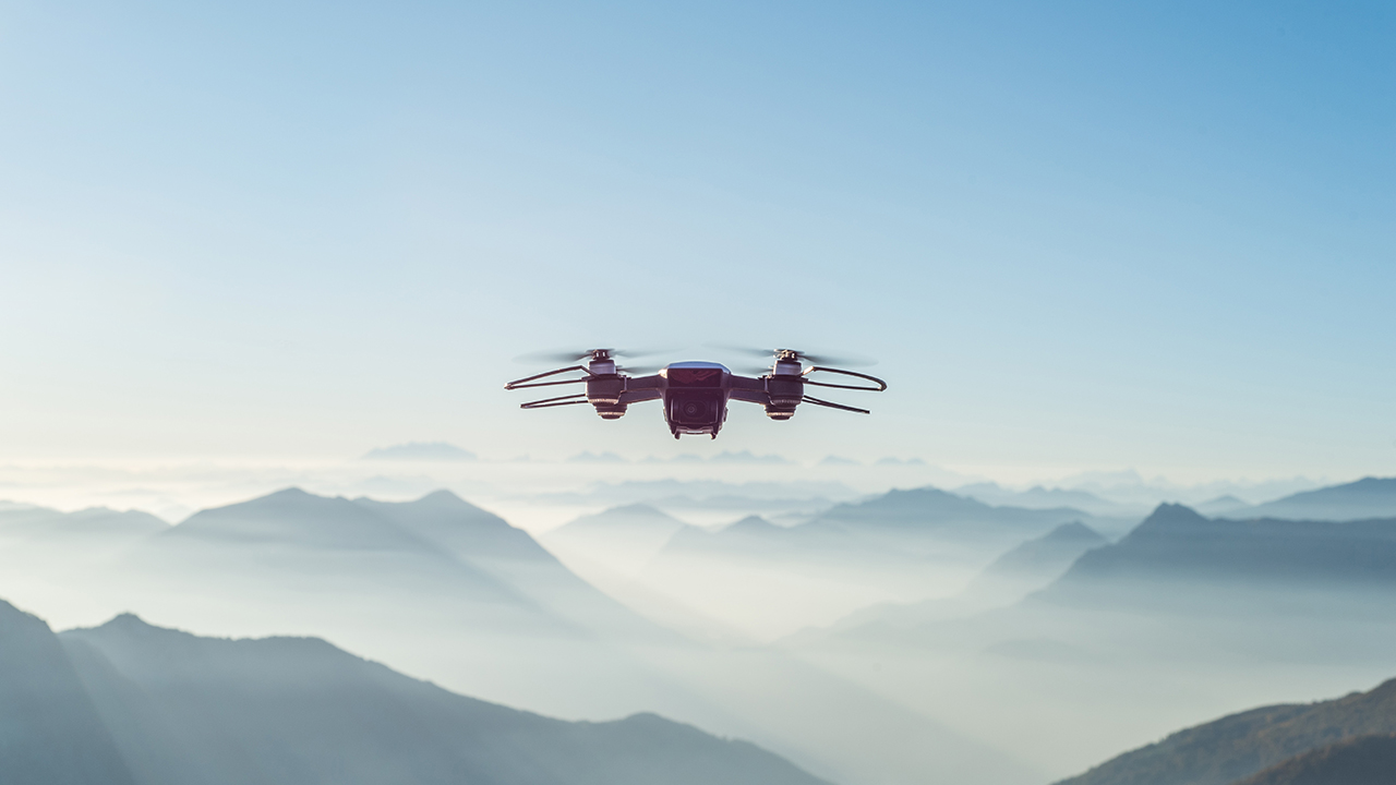 Nueva regla para drones: la FAA quiere que tu identificación sea visible