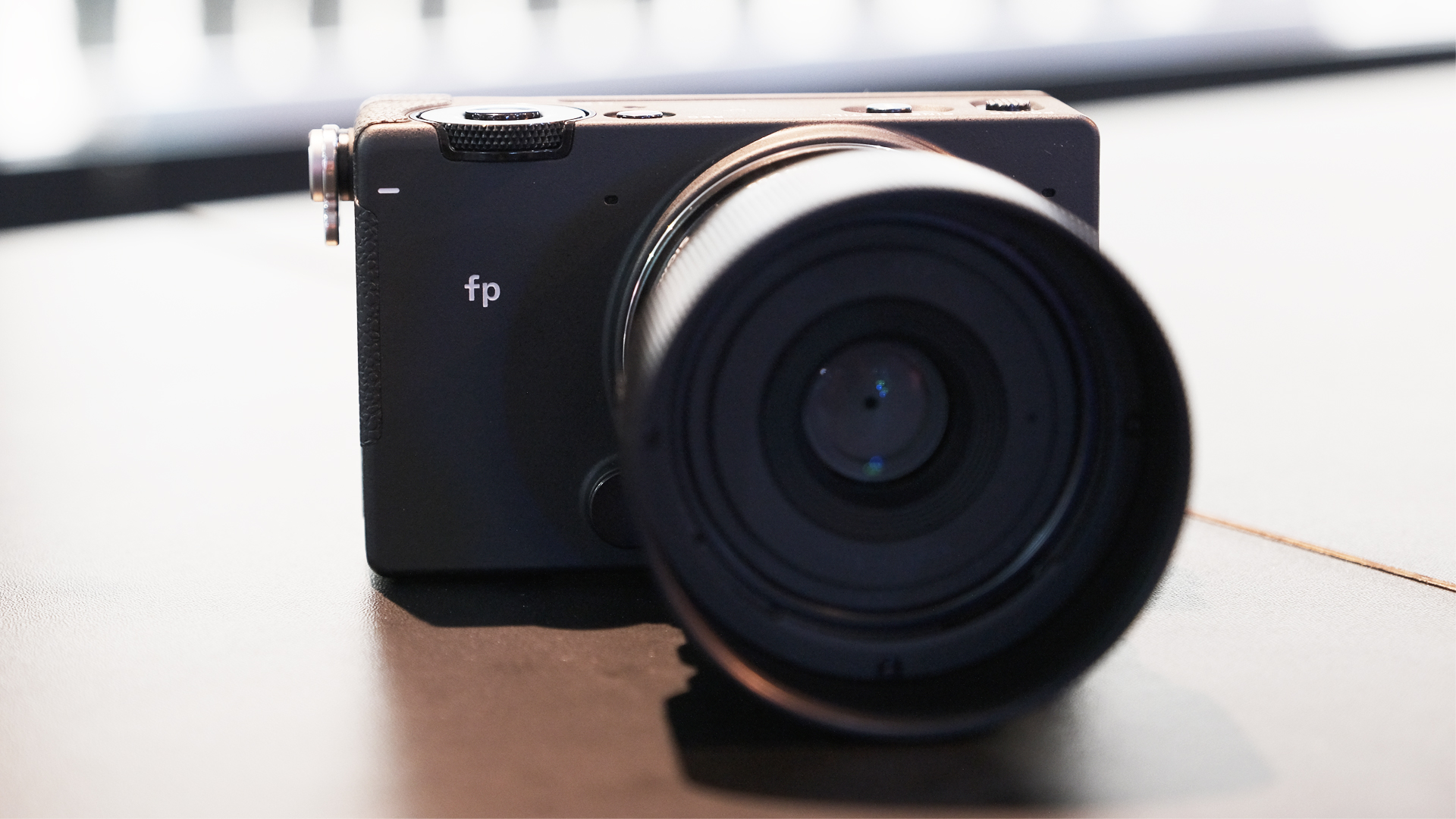 Камеры сигма новый. Sigma FP – 12-bit Raw (dng). Видеокамера Сигма. Камера fp4270. Ручка для Sigma FP.