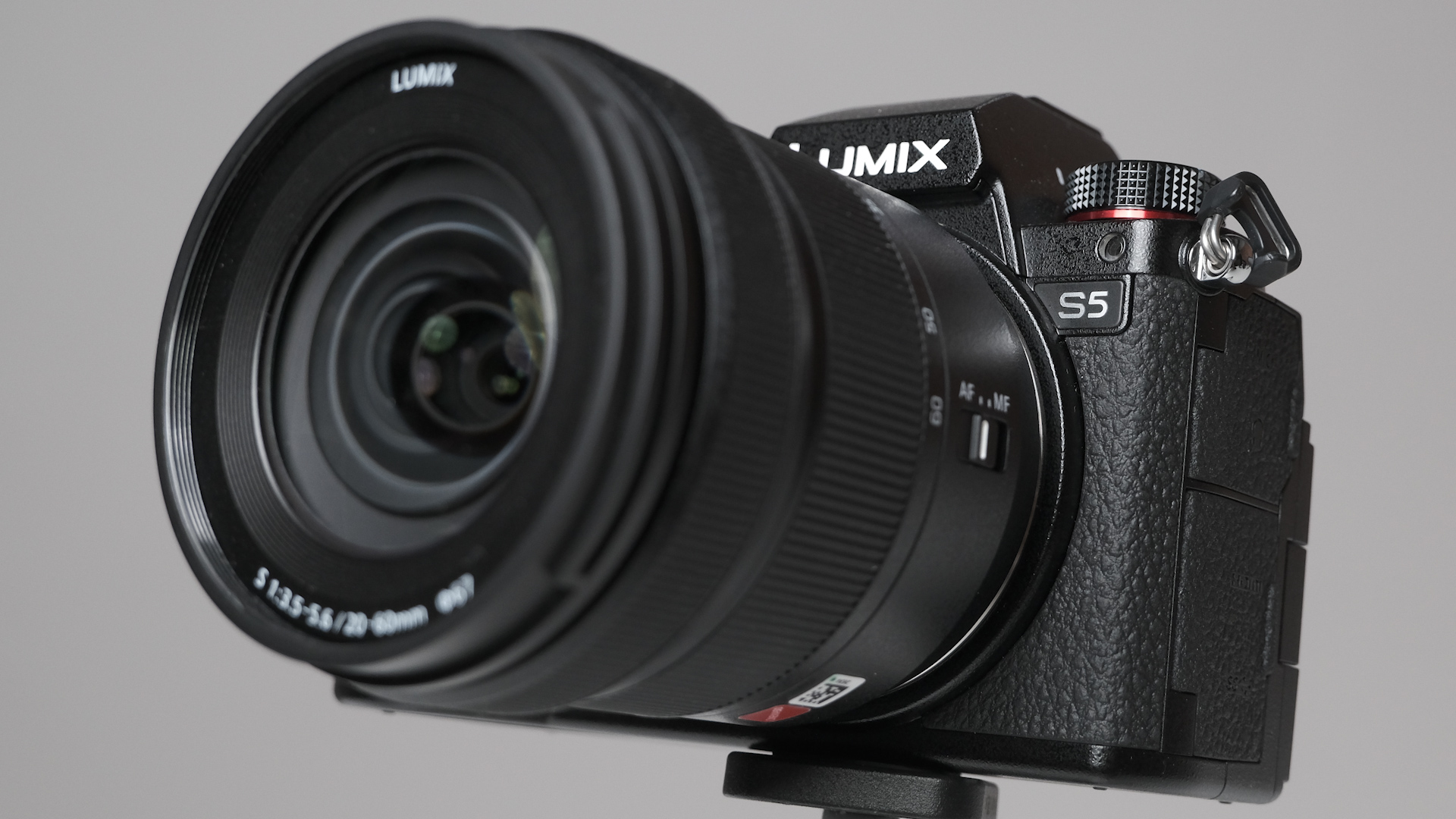 Lumix S5, la nueva cámara híbrida full-frame de Panasonic que