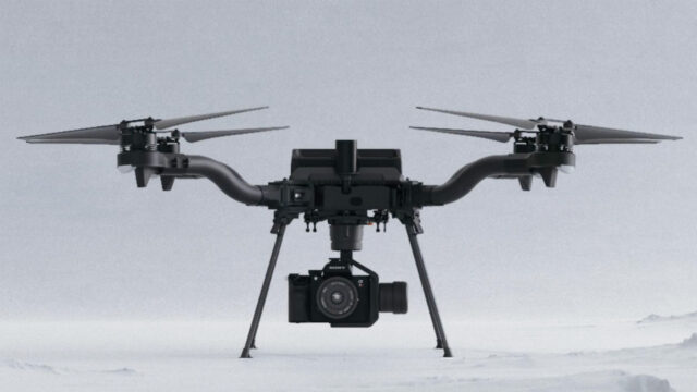 4 Rotors, 2 batteries, foldable, sturdy build. Image Credit: Freefly Systems