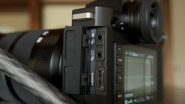 Leica SL2-S HDMI port