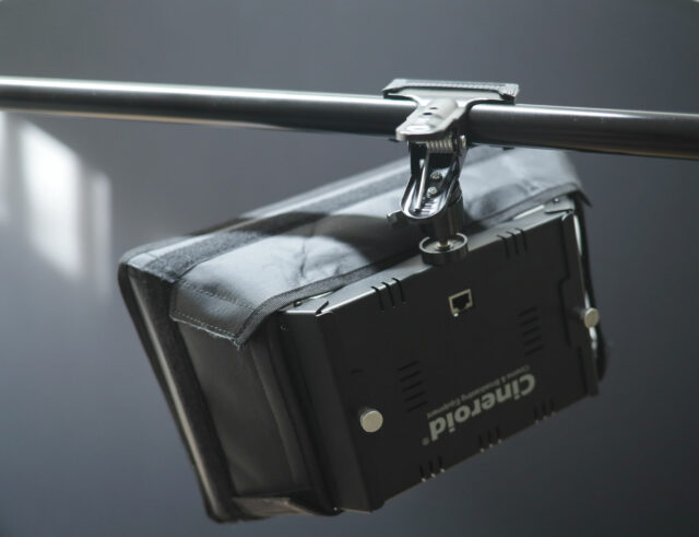 webcam-lighting-cineroid-tl120-light-clip-mount