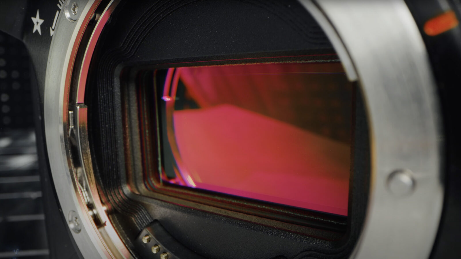 Red Raptor X Sensor Panel RED Creates a Flare Guard to Fix V-RAPTOR’s Sensor Stitching Issue | CineD