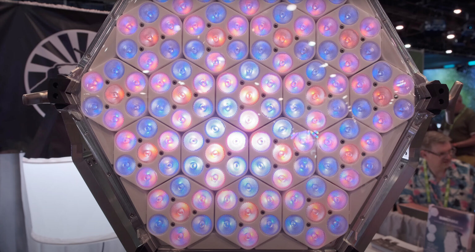 Sumit Light SUMOLIGHT SUMOMAX Explained – Hexagonal LED Light for Large Arrays | CineD
