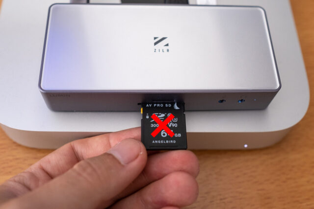 wrong way of plugging SD card into ZILR Lumix card reader