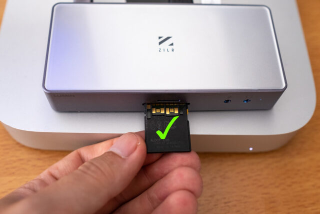 correct way of plugging SD card into ZILR Lumix card reader