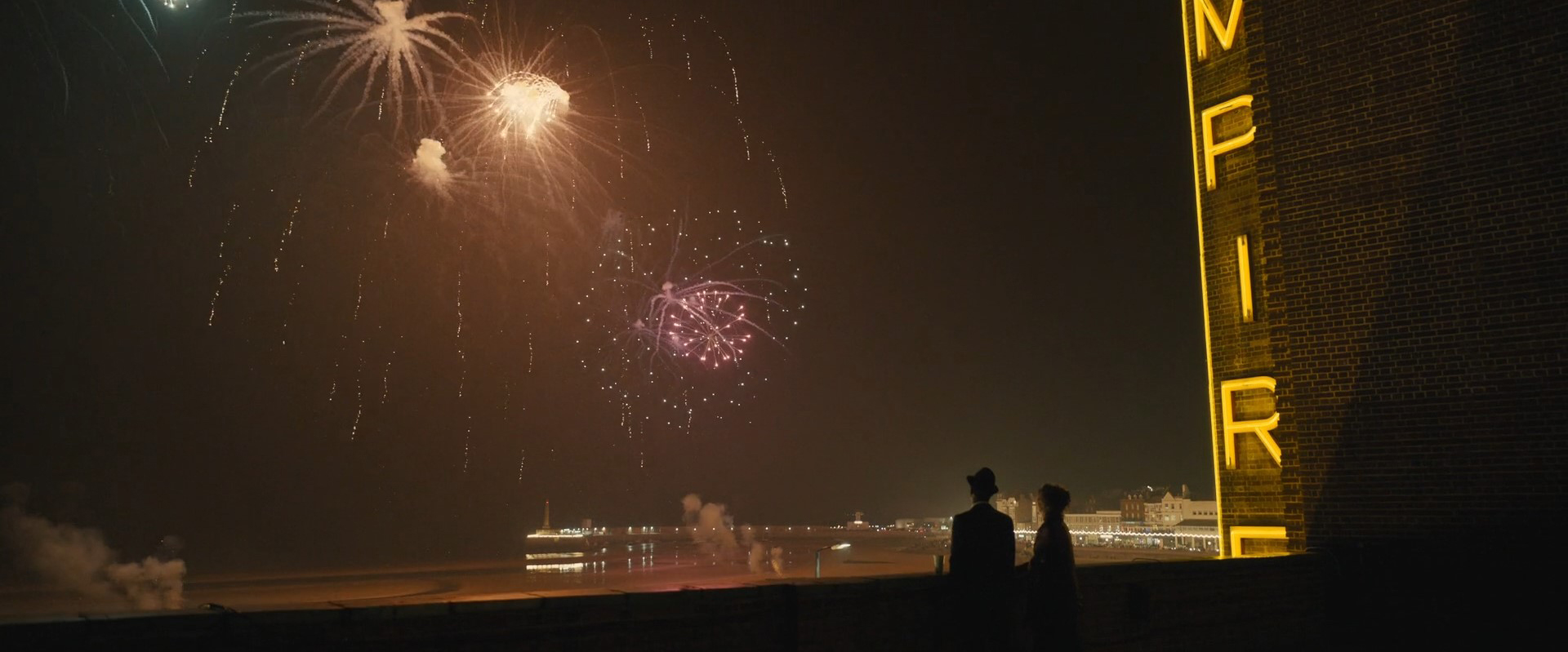 The subtle cinematography of Roger Deakins on "Empire of Light": fireworks scene