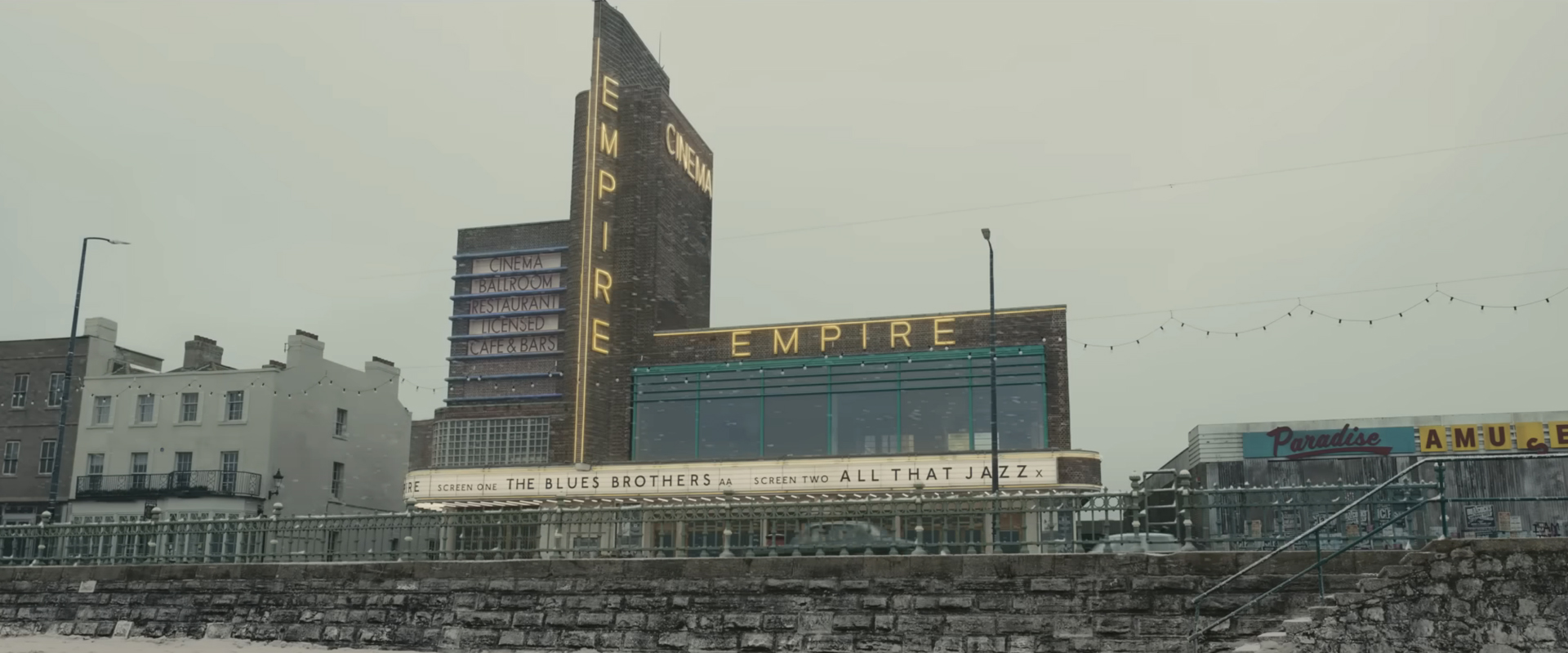 The subtle cinematography of Roger Deakins on "Empire of Light": an Empire cinema taking place of Dreamland theater in Margate