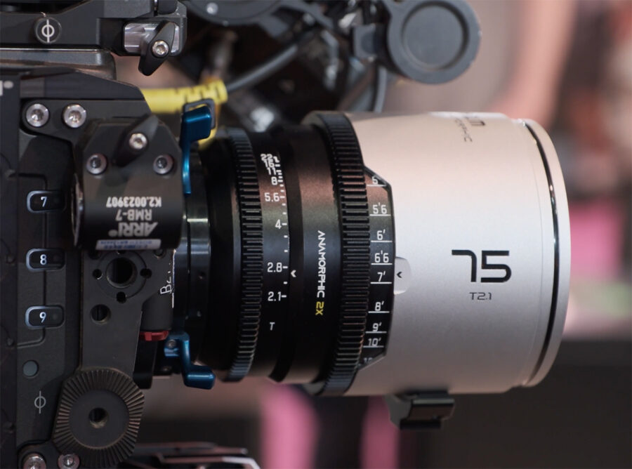 DZOFILM-PAVO-75mm-T2.1-2X-Anamorphic-900x668.jpeg