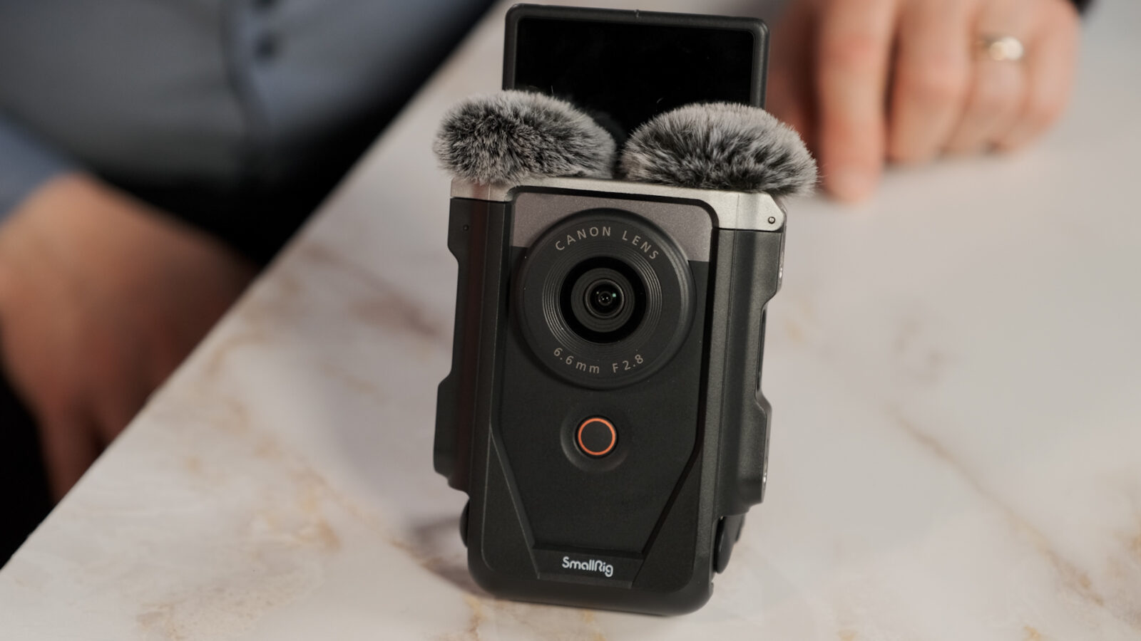 Canon Blog Camera キヤノンがPowerShot V10 ポケットサイズ4K Vloggingカメラを発表 | CineD