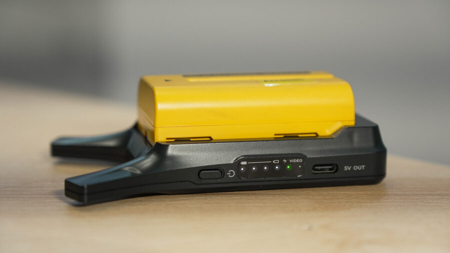 CineView Nano has a Sony NP-F battery plate at the back