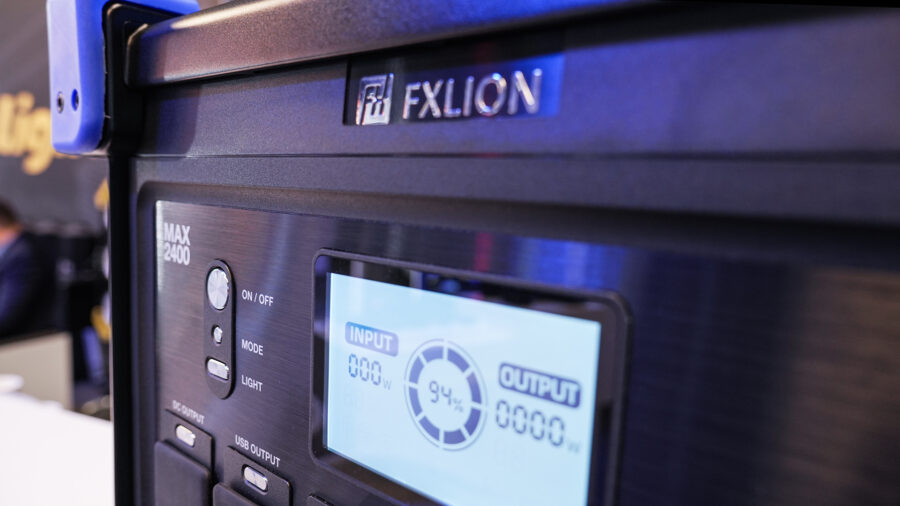 FXLION MAX2400's front control panel