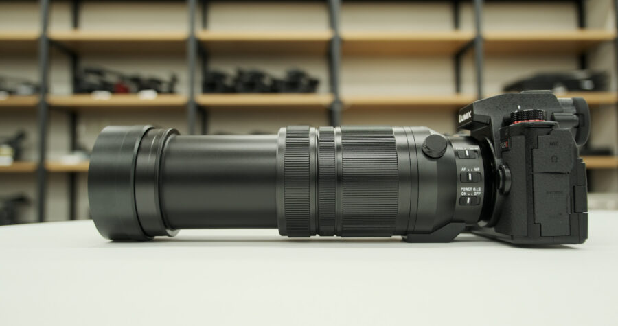 LUMIX G9II to together with a 100-400mm lens stretched open