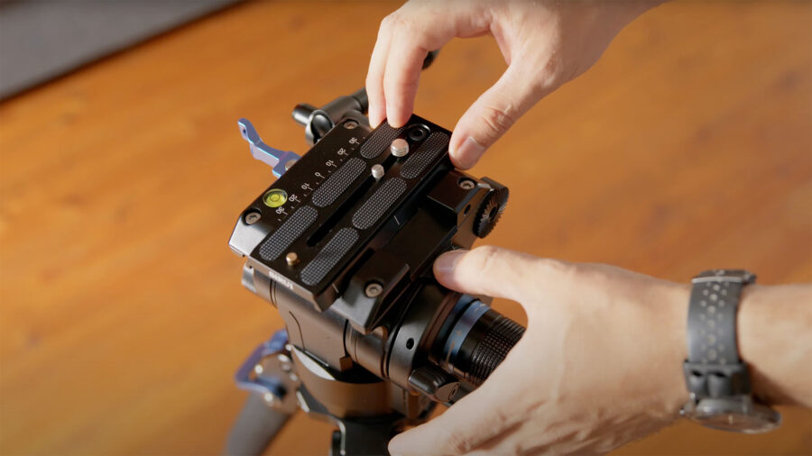 Easy to use quick release system for the tripod plate.