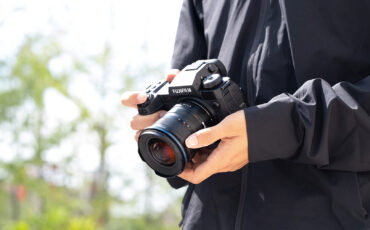 Laowa が8-16mm F3.5-5 ズームCFレンズを発表 - ミラーレスカメラ用の超広角レンズ