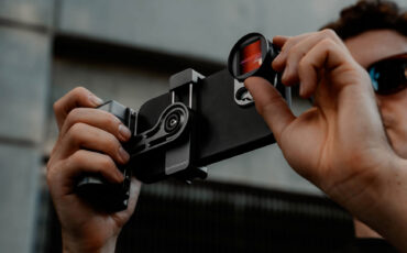 SANDMARC Creator Grip for iPhone Released - A Camera-Like Shooting Experience