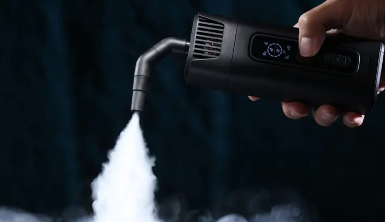 Ulanzi FM01 FILMOG Ace Portable Fog Machine Introduced – Portable & Battery-Powered