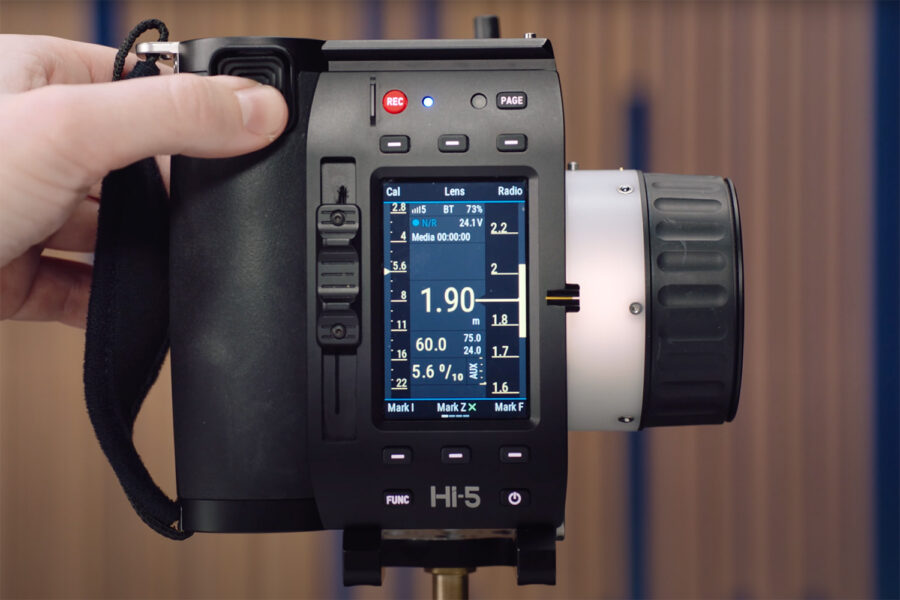 A new AUX scale is now displayed at the bottom of the main UI on the ARRI Hi-5 hand unit