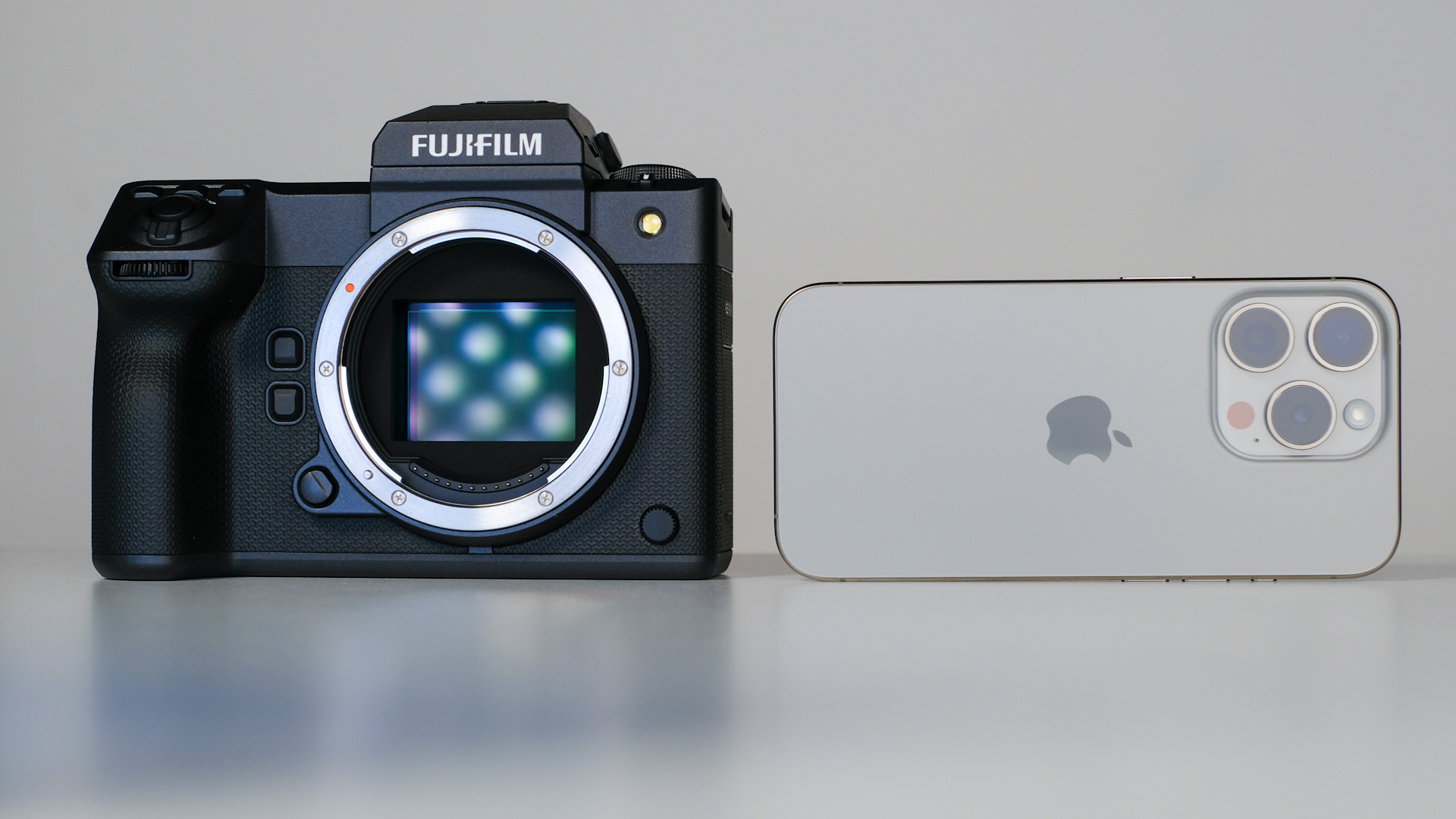 Meilleures caméras CineD de 2023 – iPhone 15 Pro et FUJIFILM GFX100 II
