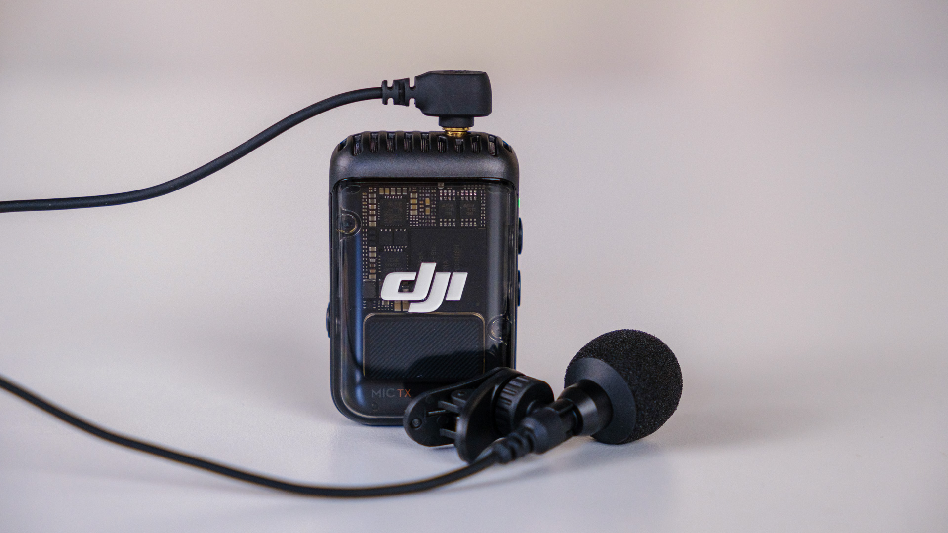 DJI MIC 2 Microphone Images Surface Online, Features 32-bit Floating-Point  Internal Recording - Gizmochina