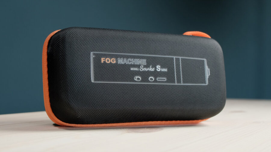 The LENSGO Smoke S Mini pouch includes the main unit, all the accessories, and the liquid refill.
