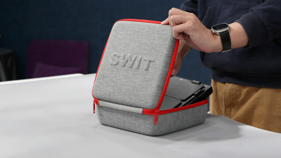 The SWIT CL-40D comes with a carrying case
