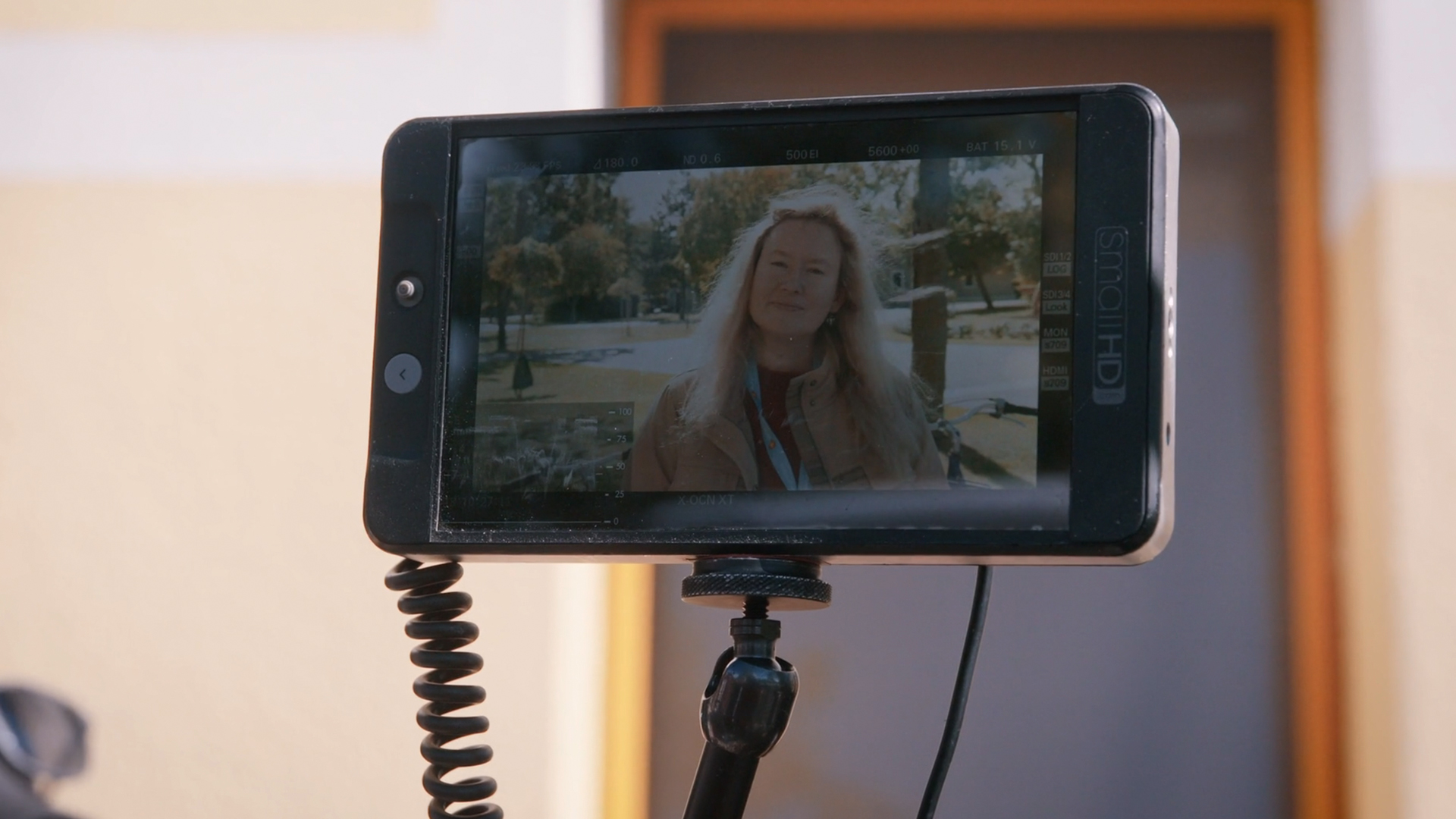 how to light people outdoors - image using only sun as the backlight