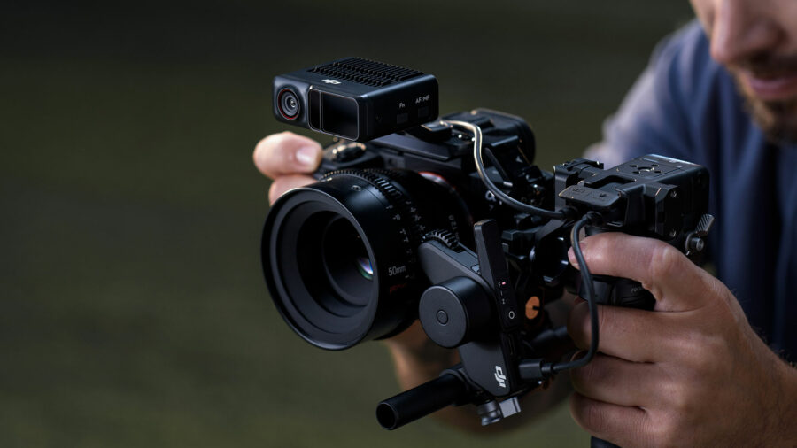 The DJI Focus Pro Grip has a removable battery to power the Focus Pro Motor and LiDAR module