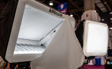 'DoPchoice SNAPBAG AIRGLOW Inflatable Booklight – First Look'