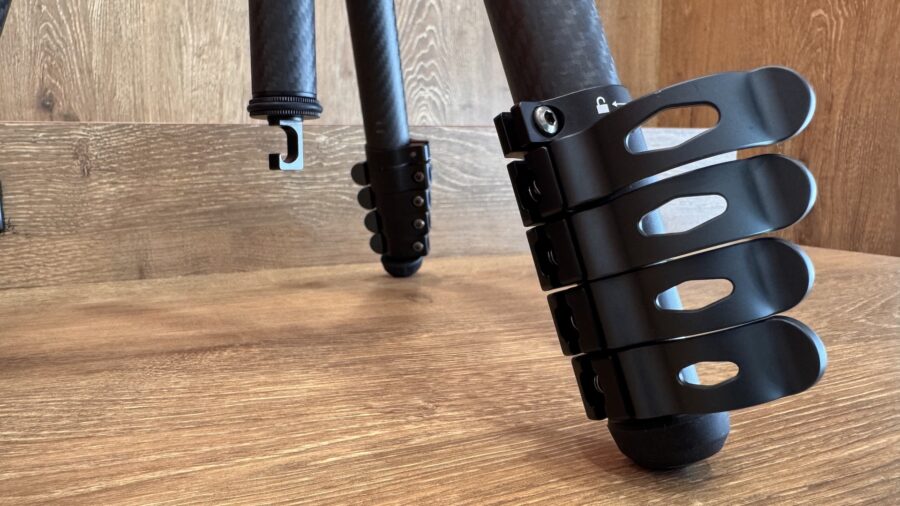 "Quick-flip design". The four-section locks of the tripod legs are very easy to open and close