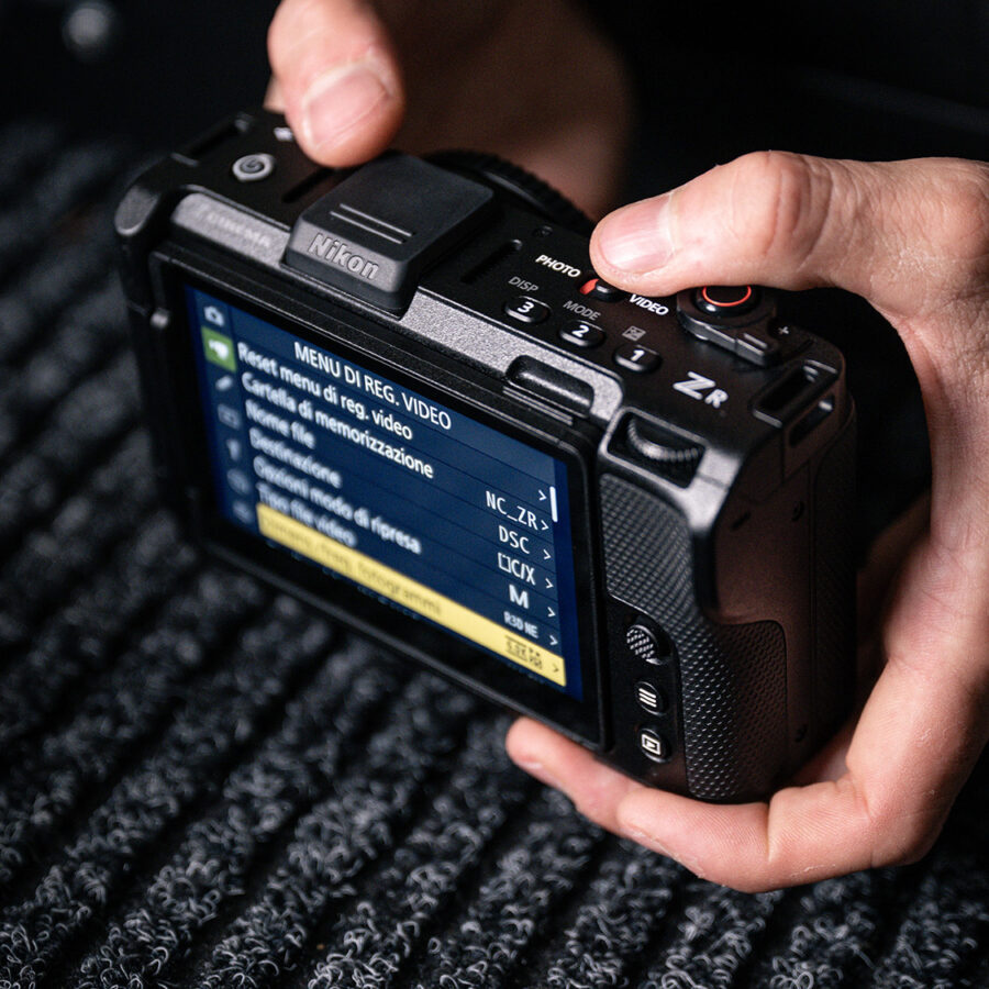 4-inch, 1,000-nit display
