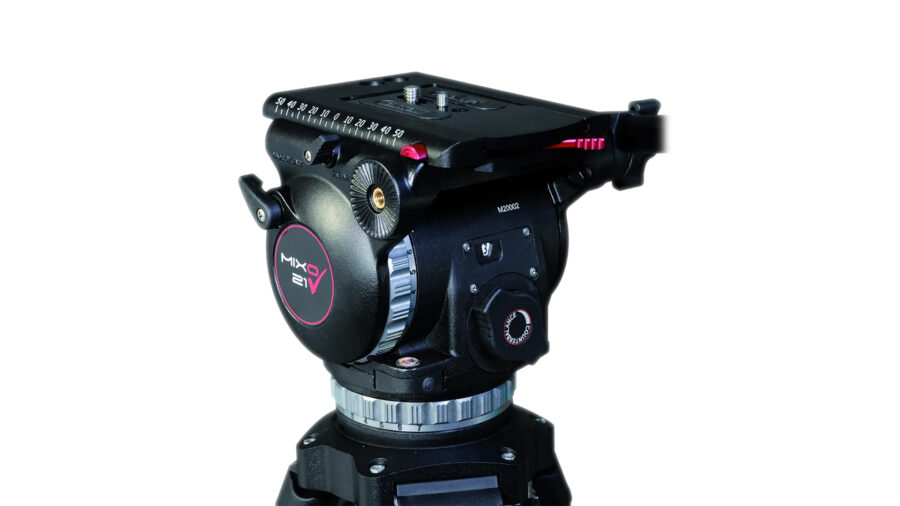 All of the controls of the Cartoni MIXO 21 are on the left side
