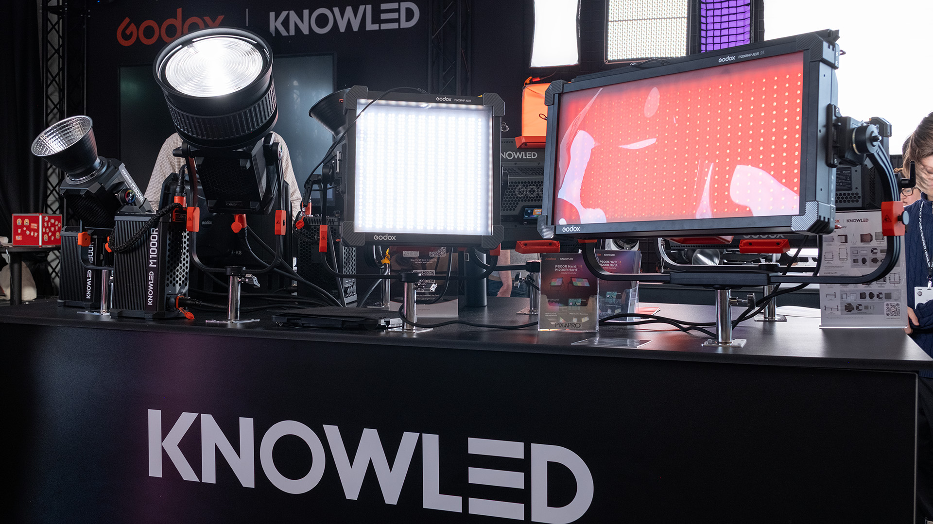GodoxがKNOWLED P600R Hard P4 と P1200R Hard P8 を発表 – ハード 