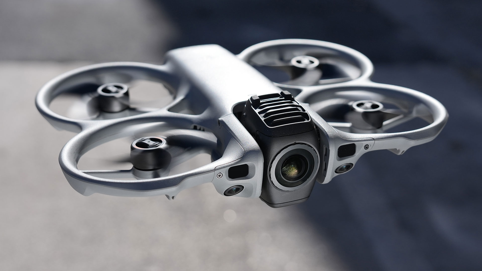 DJIがAvata 360 ドローンを発売 – 8K/60p 360度動画とO4+伝送 | CineD