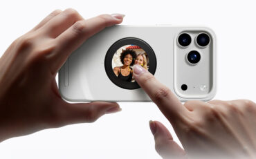 Las Mejores Cámaras de tu iPhone 17 Pro, Ahora Disponibles para Selfies - Dockcase Selfix incorpora una pantalla táctil AMOLED trasera
