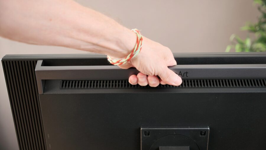 A proper sturdy monitor handle