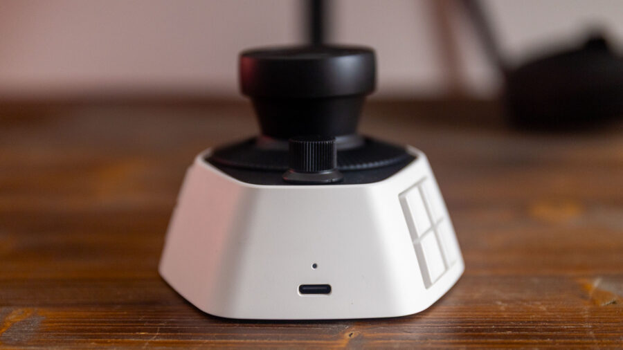 Front of the XPPen Pilot Pro