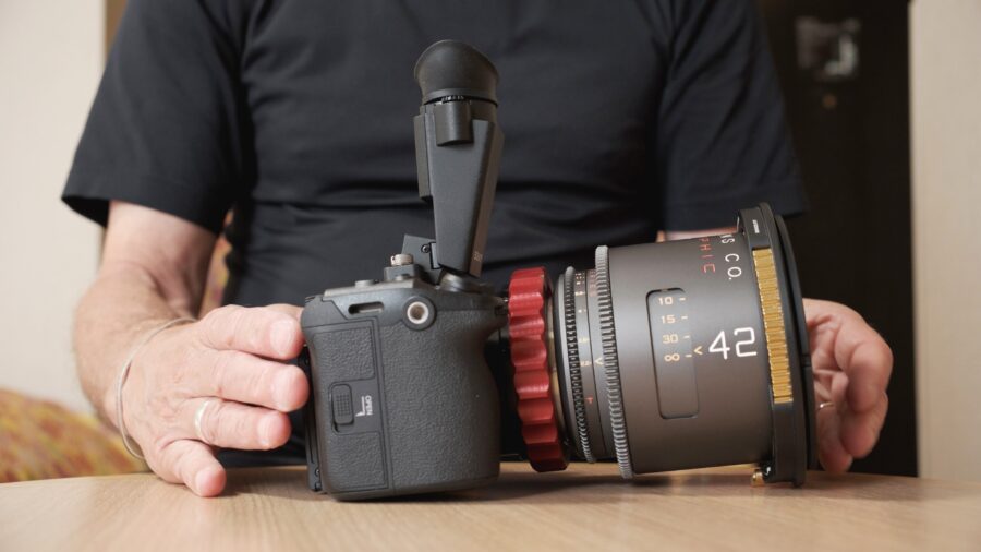 The EVF can be tilted up to 90°