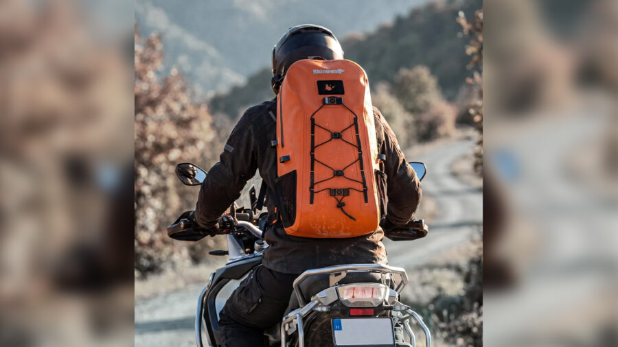 Rhinopack MBB3002 in orange on cyclist's back.