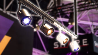 Presentan el Astera QuikBeam Connect - Fresnel para montaje en riel, zoom de 13 a 60° y mezcla de color RGBMA
