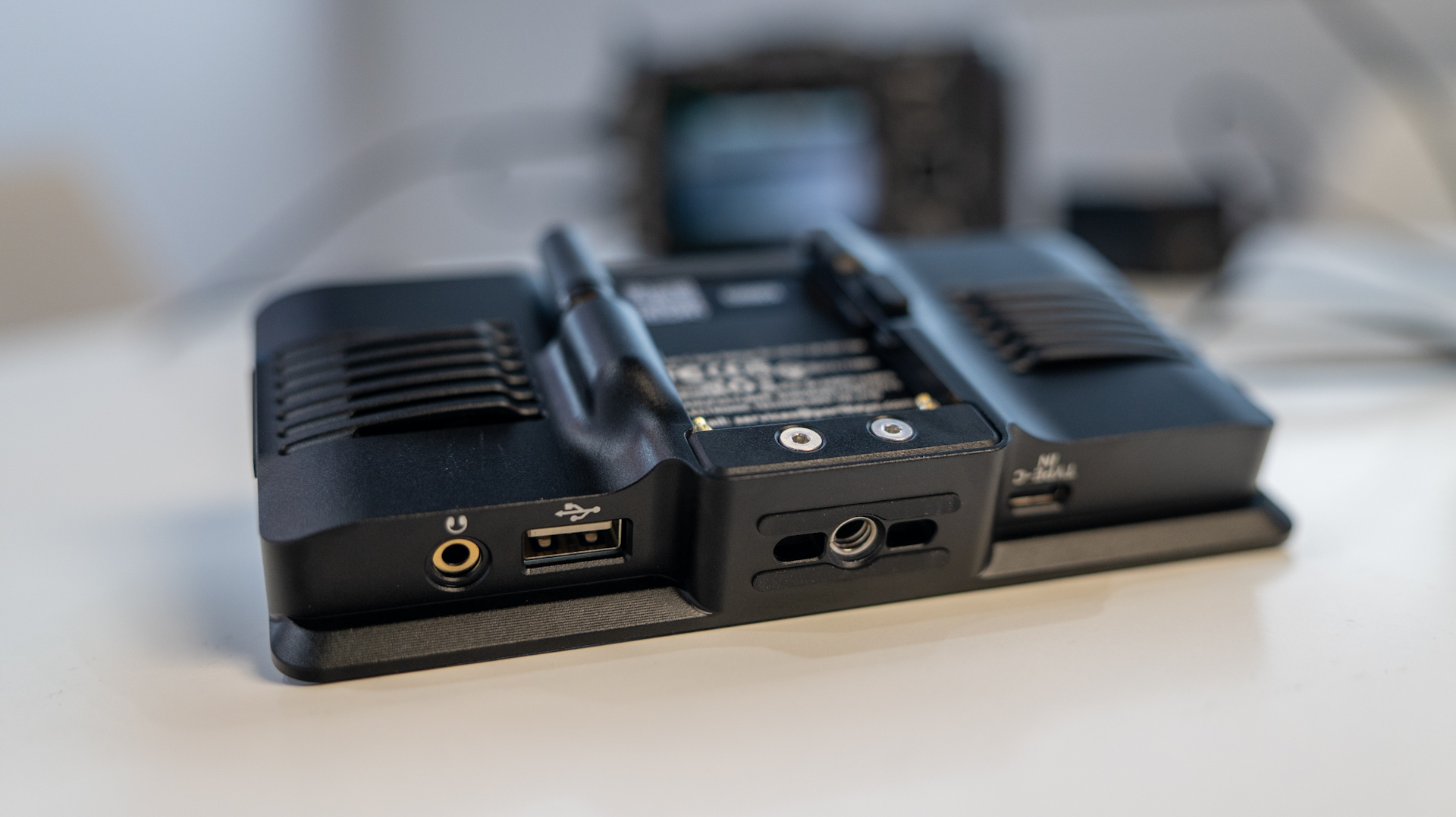 PortkeysがLH5P IIIを発表 – 5.7インチ 2200ニットのタッチスクリーン