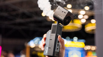 PMI Gearが「SmokeNINJA PRO V2」を発表 — ハンドヘルドフォグマシン