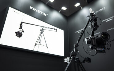 'RAUBAYがKINETIX モデルFを発表 – DJI RSと連携した5軸モーションコントロール'