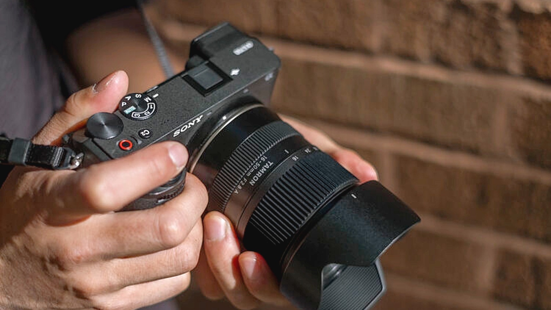 Anuncio del TAMRON 16-50mm f/2.8 A: zoom para APS-C con apertura constante de f/2.8, 305 g de peso y enfoque automático VXD